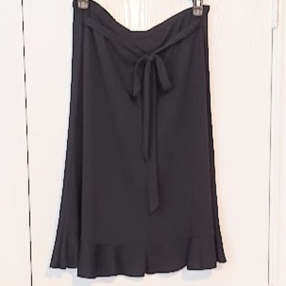 Wrapper Women's black basic midi skirt w/ruffled hem & tie at waist, Size Large